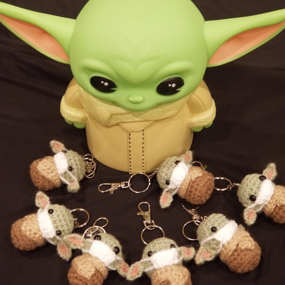 Baby Alien Keychain - Picture 9 of 10